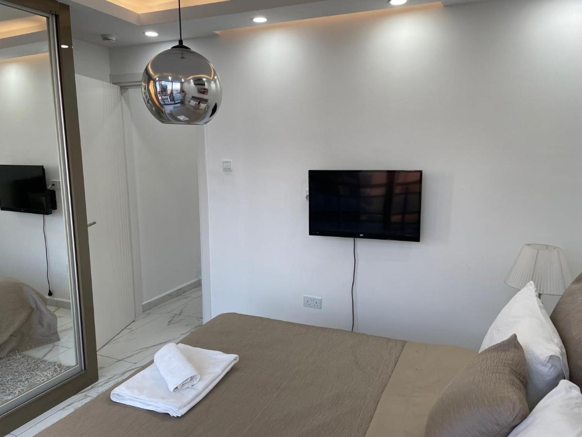 Апартаменты Elegant 2+1 Flat In The Heart Of Kyrenia + Wifi Экстерьер фото